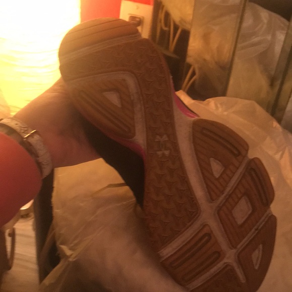 Under armor running shoes - Picture 6 of 7
